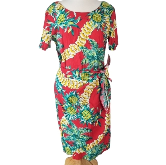 NWT Hilo Hattie Red Tropical Pineapple Print Hawaiian Wrap Dress Size M - Picture 1 of 14